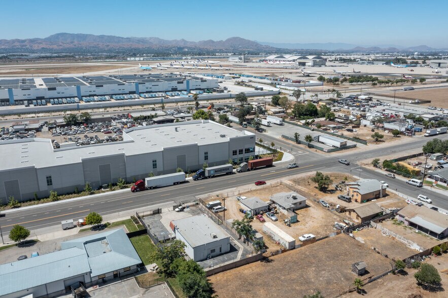 More Photos Of 2436 5th St, Highland Warehouse For Sale