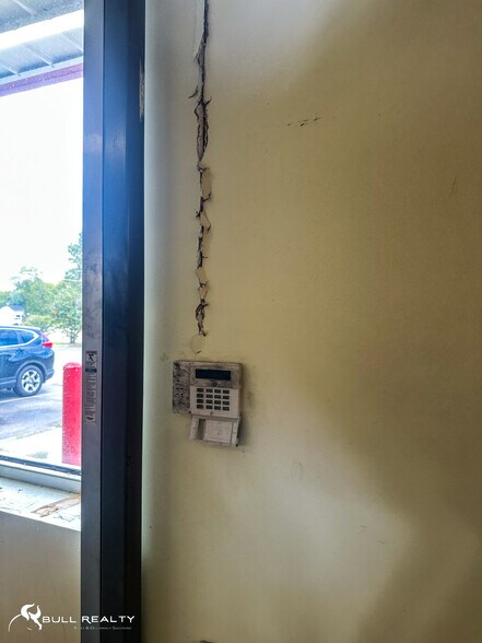 More Photos Of 4300 Vanderbilt Rd, Birmingham Freestanding For Sale