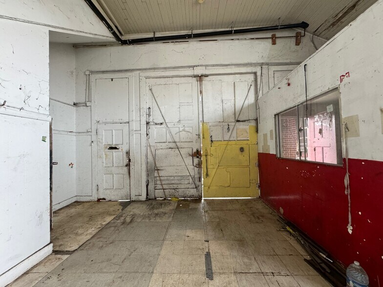 More Photos Of 328 E 24th St, Los Angeles Storefront Retail Residential For Sale