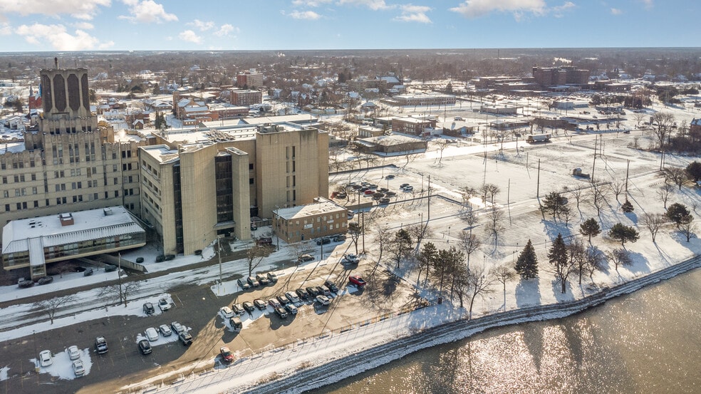 More Photos Of 334 S Water St, Saginaw Office For Sale