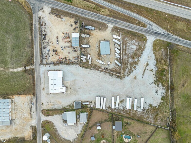 More Photos Of 707 S Wickham St, Alvord Truck Terminal For Lease