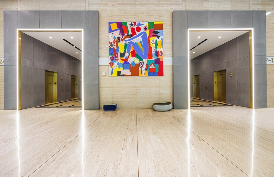 More Photos Of 717 N Harwood St, Dallas Office For Lease