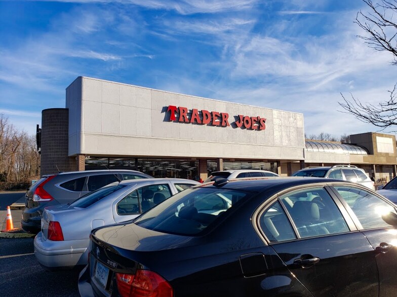 More Photos Of 550-560 Boston Post Rd, Orange Unknown For Lease