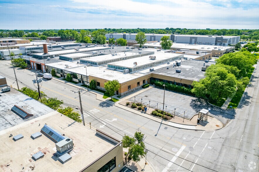 More Photos Of 3501 W Howard St, Skokie Flex For Lease
