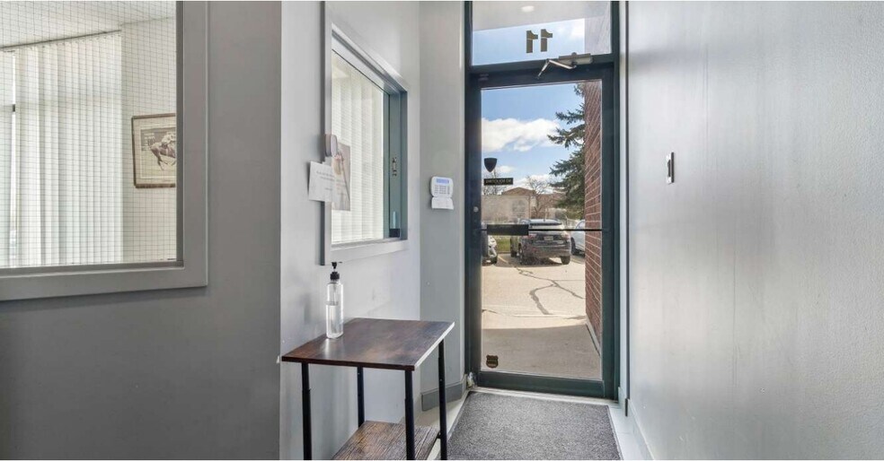 More Photos Of 242 Applewood Cres, Vaughan Light Manufacturing For Sale