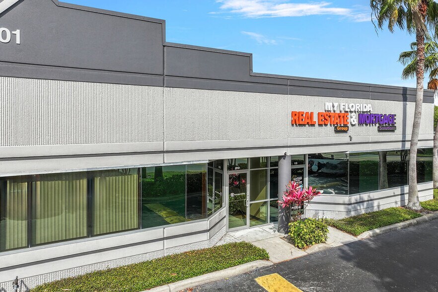 More Photos Of 7901 Kingspointe Pky, Orlando Showroom For Sale