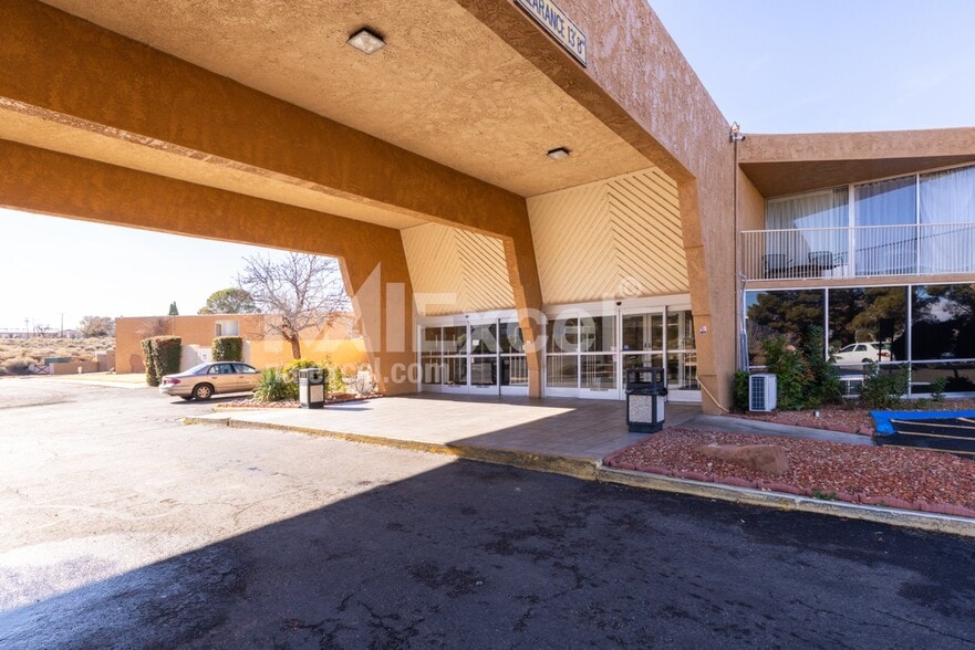 More Photos Of 287 N Lake Powell Blvd, Page Hotel For Sale