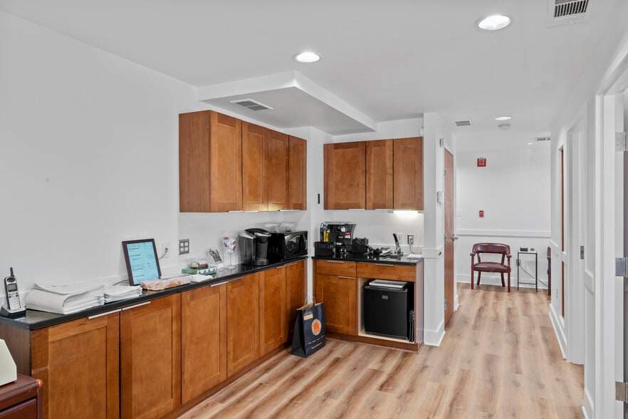 More Photos Of 100-122 E Broad St, Falls Church Office For Sale