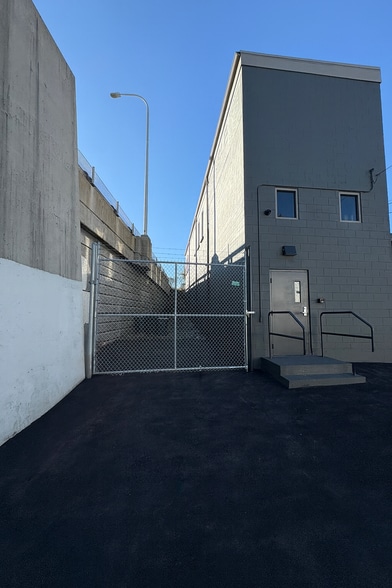 More Photos Of 162 O'Connell St, Providence Warehouse For Lease