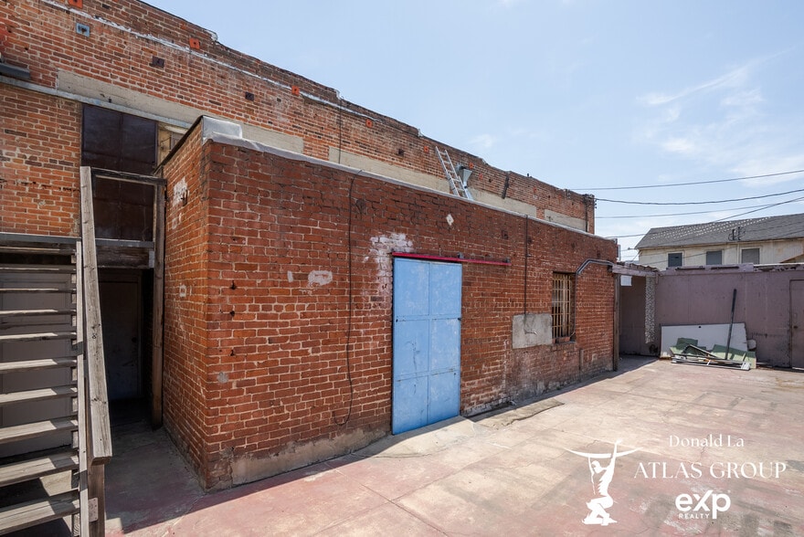 More Photos Of 115 N Western Ave, Los Angeles Storefront For Sale