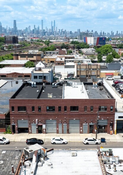 Primary Photo Of 3718 57th St, Woodside Distribution For Sale