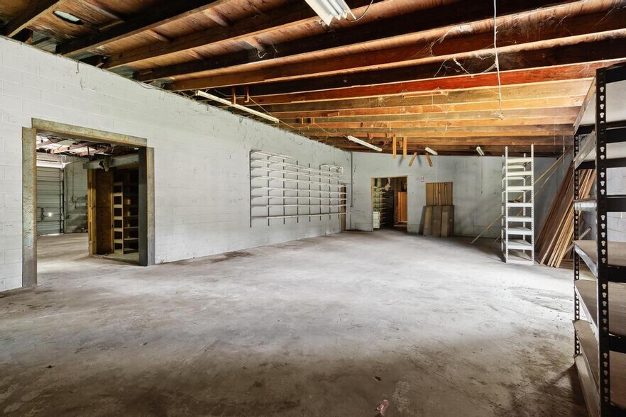 More Photos Of 15928 County Road 108, Hilliard Service For Sale