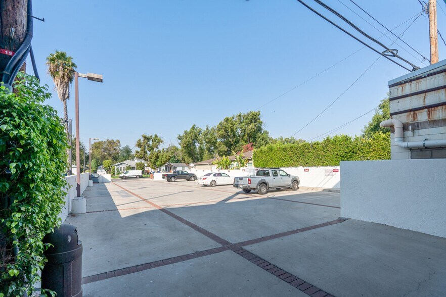 More Photos Of 1023 N Hollywood Way, Burbank Office For Lease