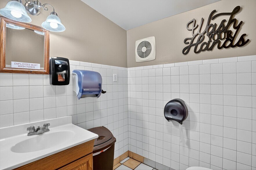 More Photos Of 550 McKeesport Rd, Elizabeth Freestanding For Sale