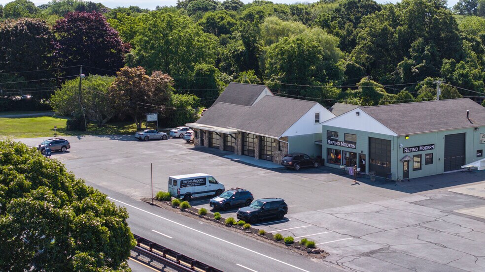 More Photos Of 5680 Post Rd, Charlestown General Retail For Lease
