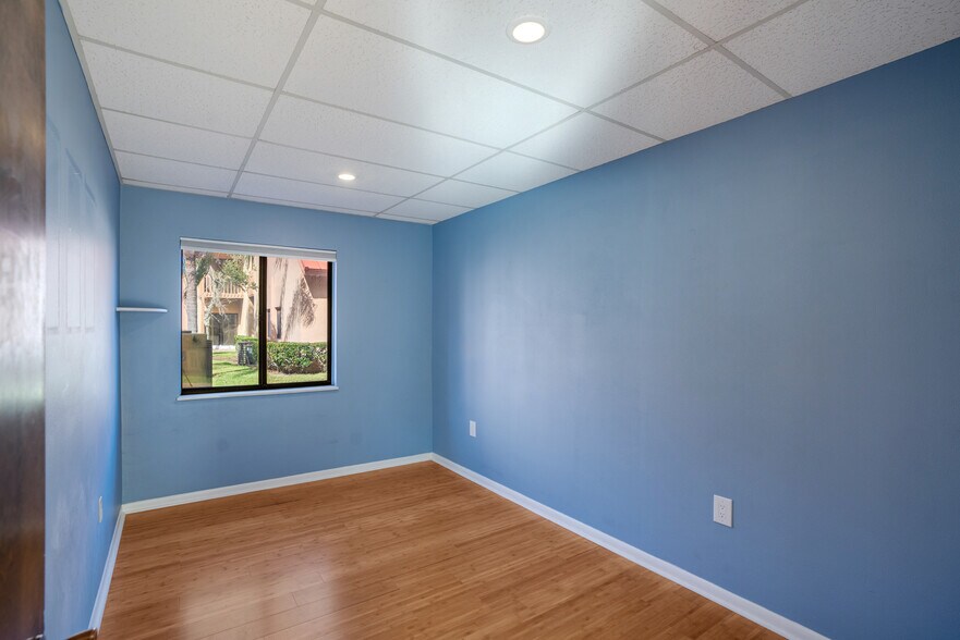 More Photos Of 2831 Ringling Blvd, Sarasota Office For Sale