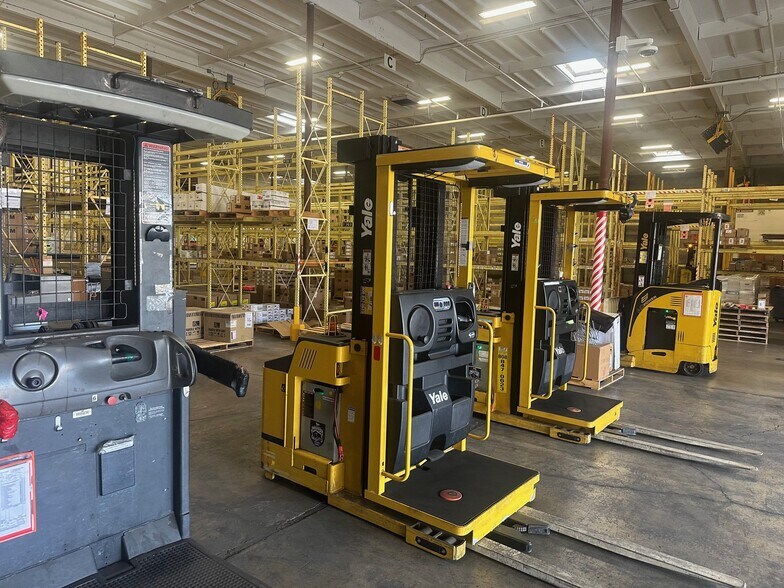 More Photos Of 4443 Malaai St, Honolulu Warehouse For Sale