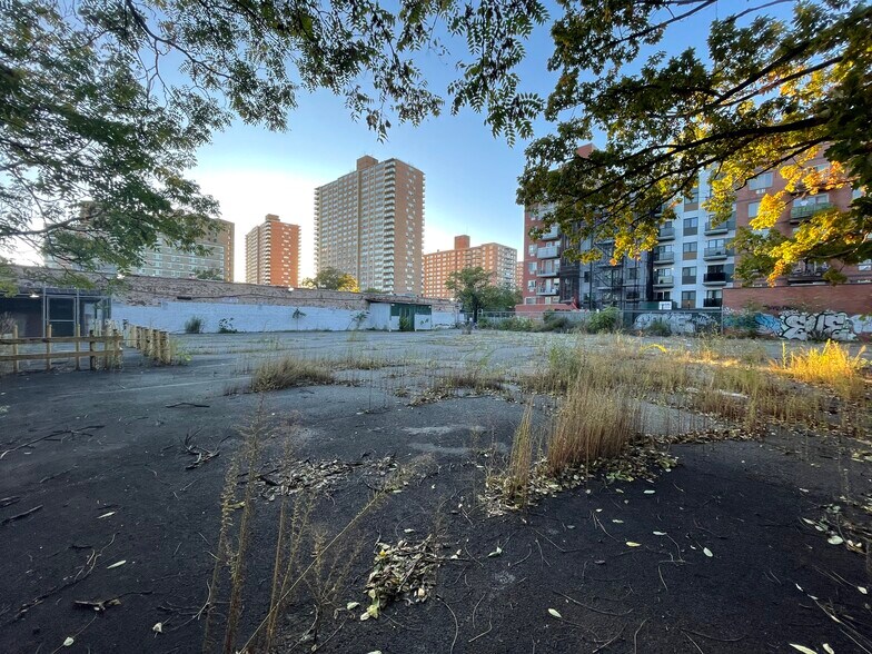 More Photos Of 4415 Kissena Blvd, Flushing Drugstore For Lease