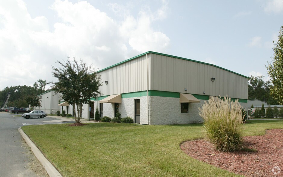 More Photos Of 916-920 Cavalier Blvd, Chesapeake Light Distribution For Lease