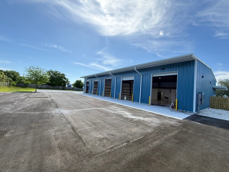 More Photos Of 6940 Sonny Dale Dr, West Melbourne Warehouse For Lease