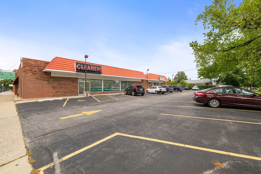 More Photos Of 7642-7650 W Touhy Ave, Chicago Storefront Retail Office For Lease