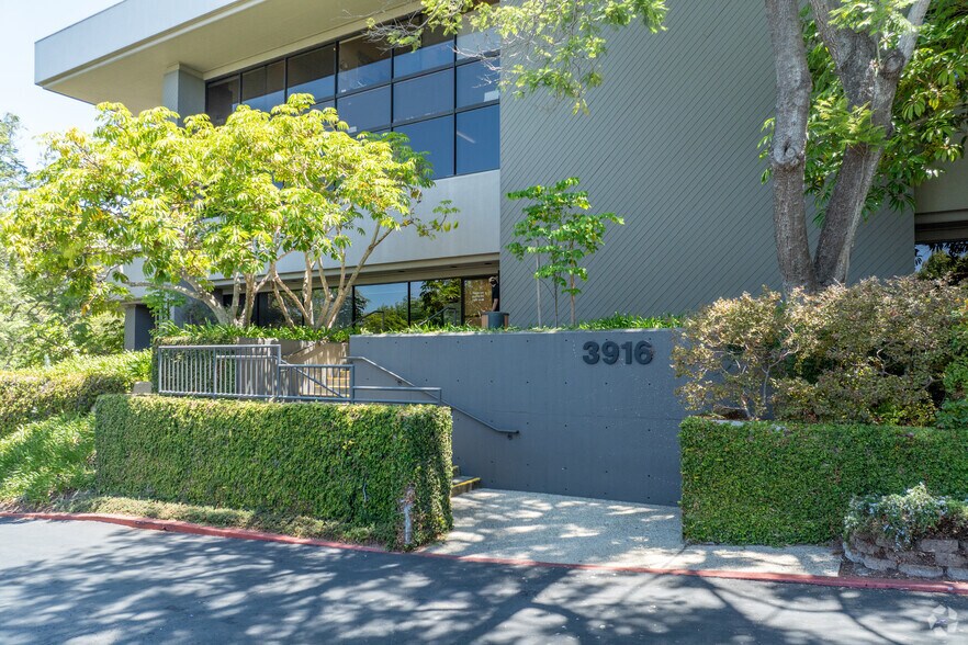 More Photos Of 3916 State St, Santa Barbara Office For Lease
