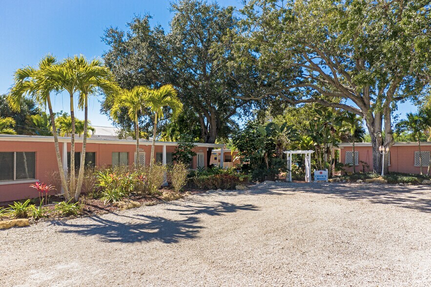 More Photos Of 8212 Midnight Pass Rd, Sarasota Hotel For Sale