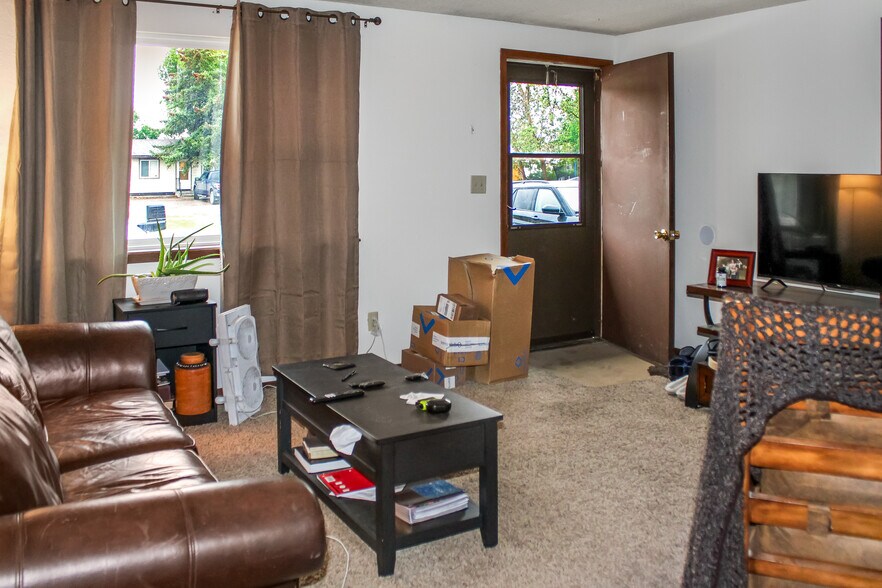 More Photos Of 932 Oilfield Ave, Shelby Multifamily For Sale