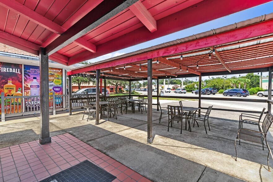 More Photos Of 1638 University Blvd S, Jacksonville Restaurant For Sale