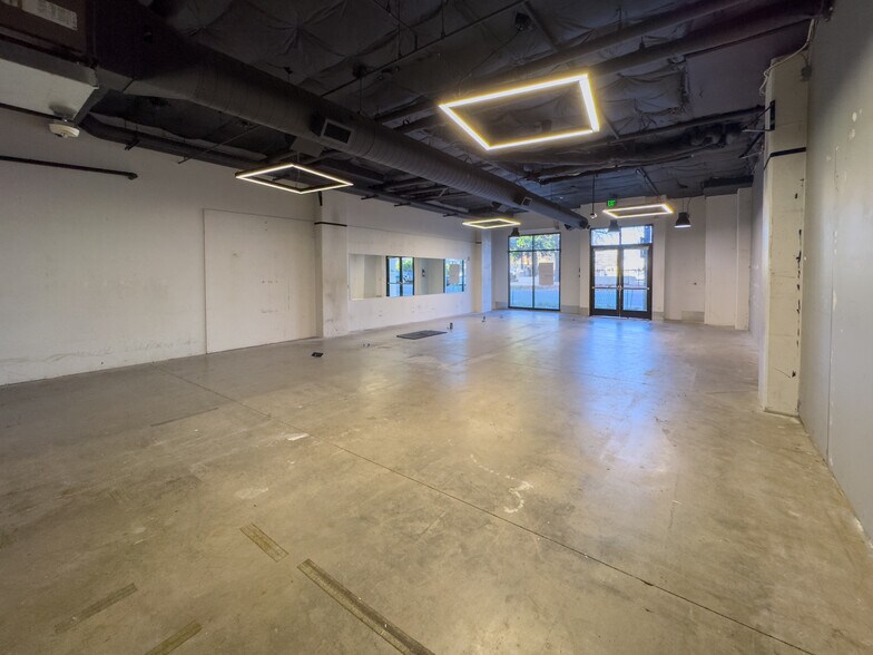 More Photos Of 1250 E Burnside St, Portland Apartments For Lease