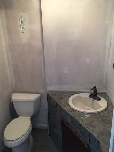 More Photos Of 136-148 Main St, East Rockaway Freestanding For Lease