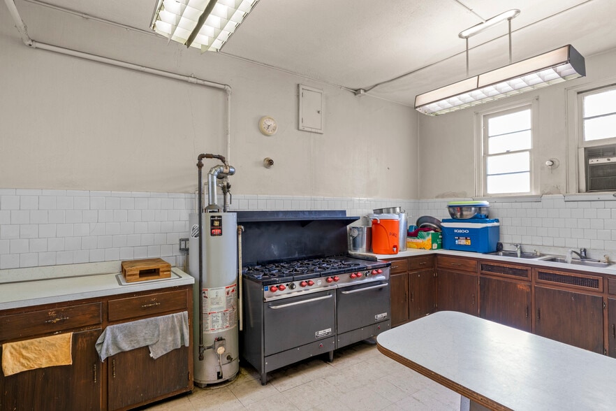 More Photos Of 4347 Arlington Blvd, Arlington Religious Facility For Lease