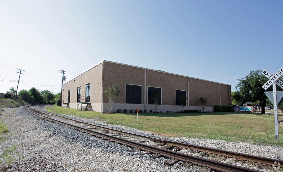 More Photos Of 1168 113th St, Grand Prairie Industrial For Sale