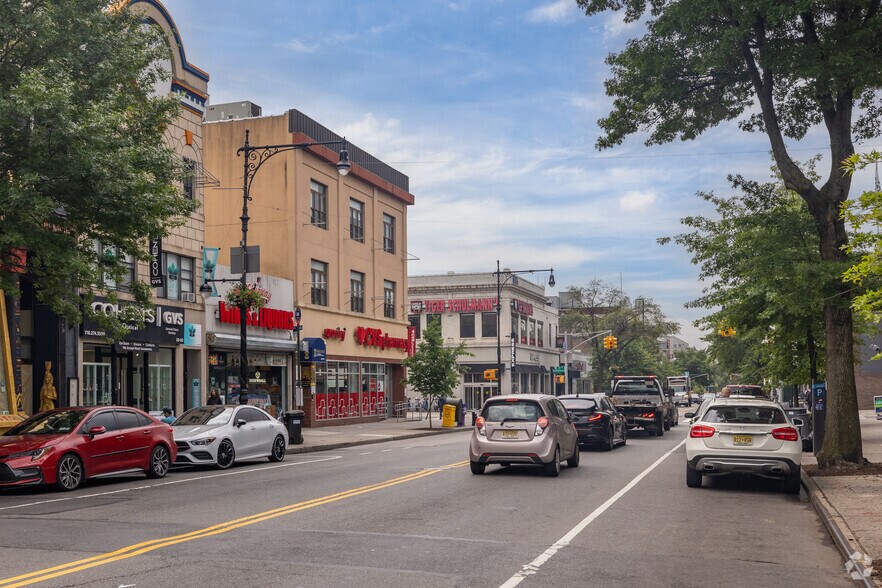 More Photos Of 30-87 Steinway St, Astoria Apartments For Lease