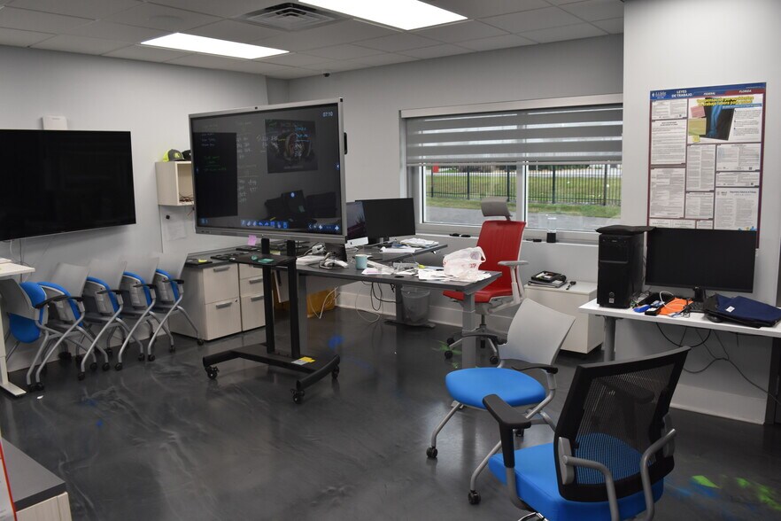 More Photos Of 6015 N US Highway 301, Tampa Warehouse For Lease