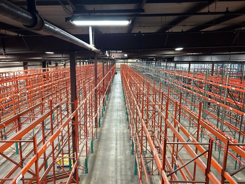 More Photos Of 1840 Commerce Dr, South Bend Warehouse For Lease