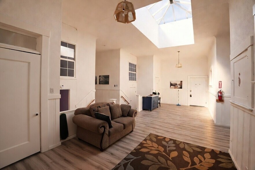 More Photos Of 496 6th St, Montara Office Residential For Sale