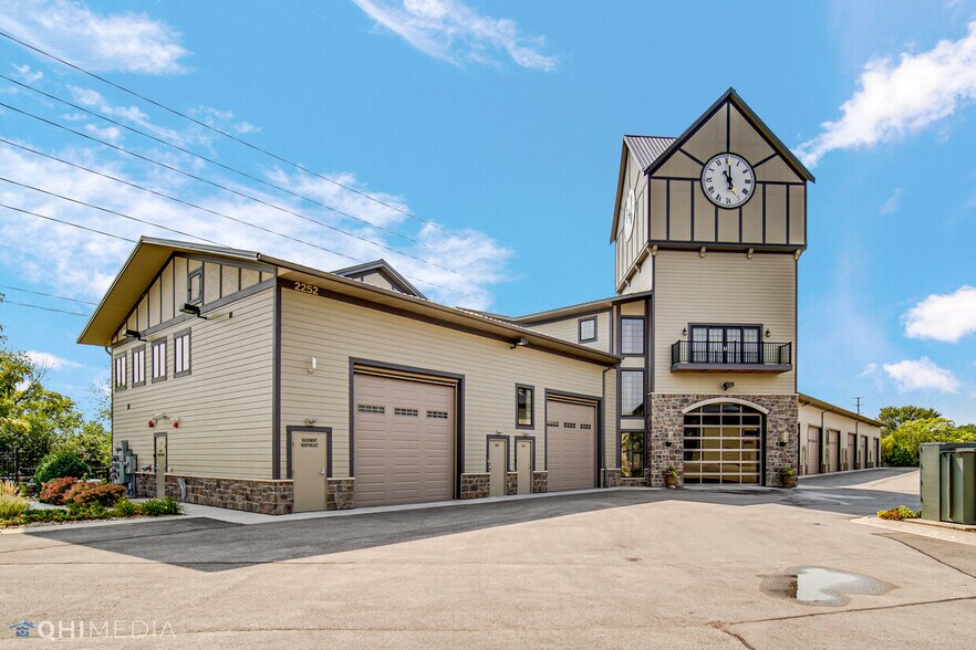 More Photos Of 2108-2260 Ferry Rd, Naperville Showroom For Sale