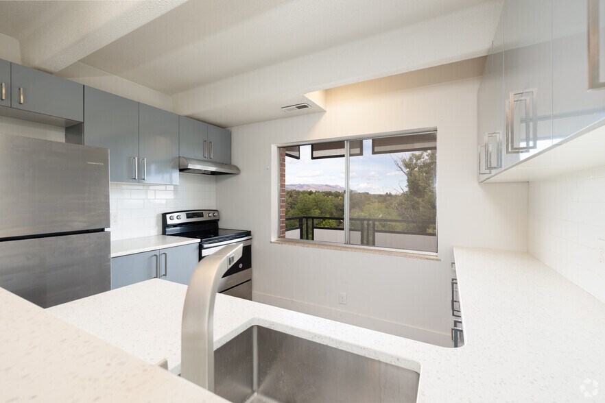 More Photos Of 107 W Cheyenne Rd, Colorado Springs Apartments For Sale