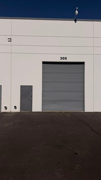More Photos Of 595 E Brooks Ave, North Las Vegas Warehouse For Lease