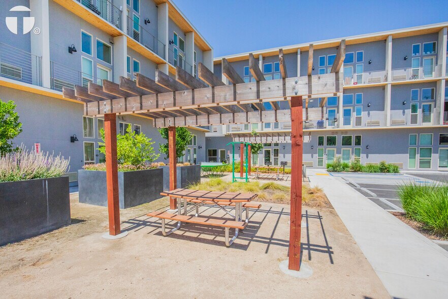 More Photos Of 820 S St, Sacramento Apartments For Sale