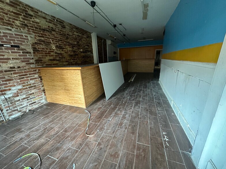 More Photos Of 522 S 5th St, Philadelphia Storefront Retail Residential For Lease