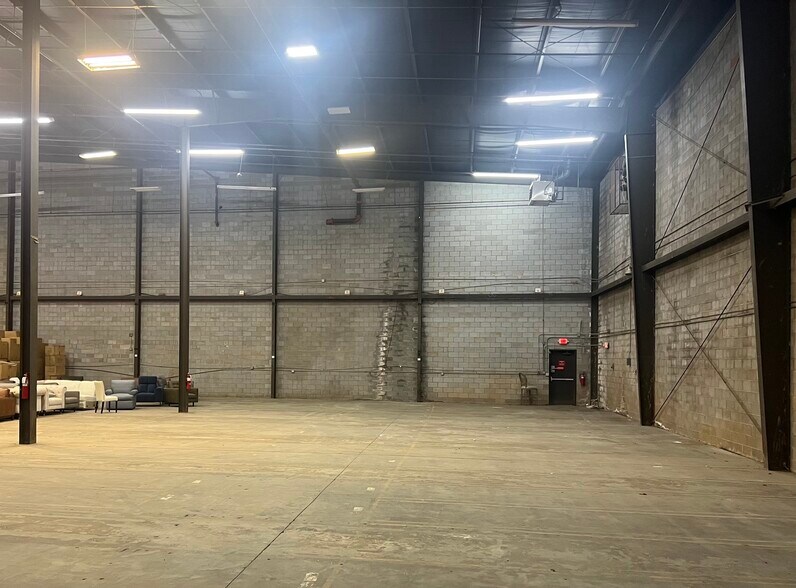 More Photos Of 3407 W Gate City Blvd, Greensboro Warehouse For Lease