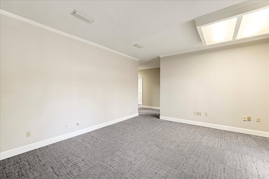 More Photos Of 2032 Thomasville Rd, Tallahassee Office For Lease