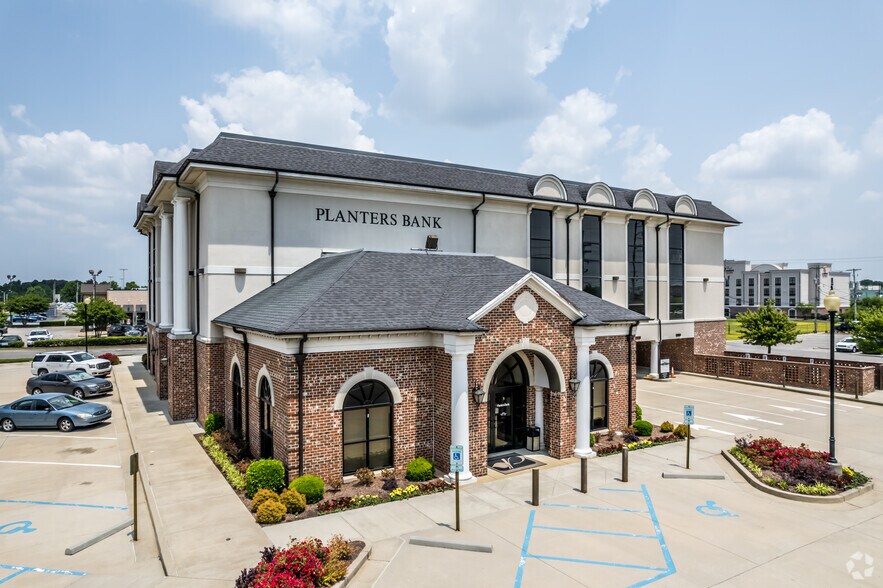 Primary Photo Of 232 Goodman Rd W, Southaven Medical For Lease