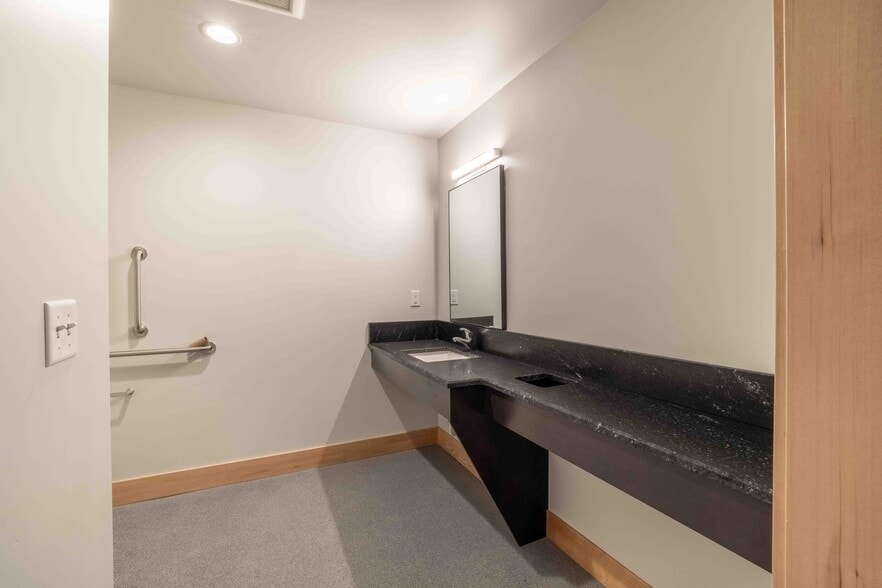 More Photos Of 8512 N Wayne Dr, Hayden Flex For Lease