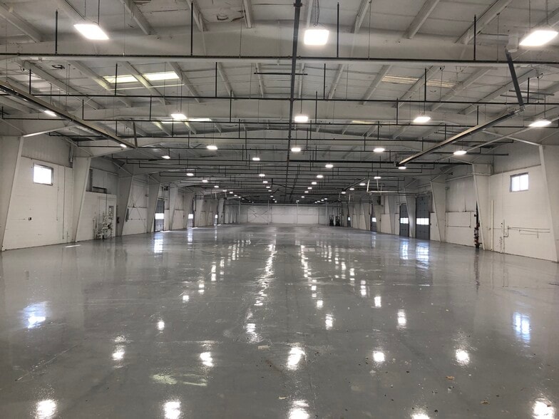 More Photos Of 21375 Telegraph Rd, Southfield Warehouse For Lease