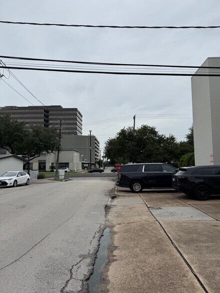 More Photos Of 3508-3514 Lake St, Houston Office For Lease