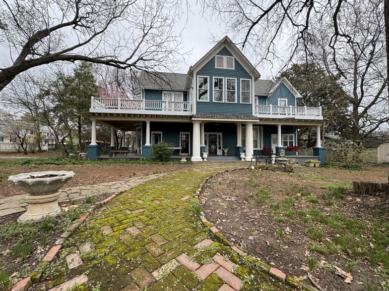 More Photos Of 224 W Chickasaw St, Tahlequah Hospitality For Sale