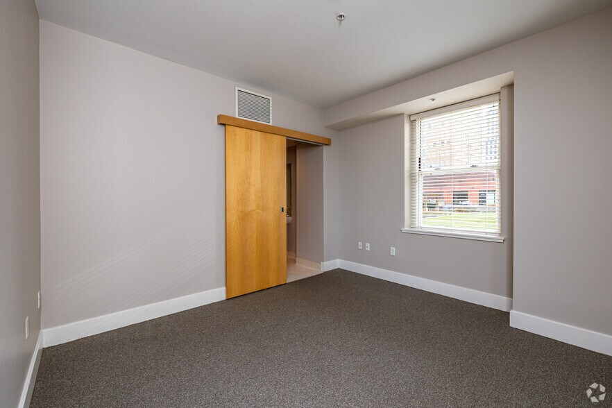 More Photos Of 909 Walnut St, Kansas City Apartments For Lease